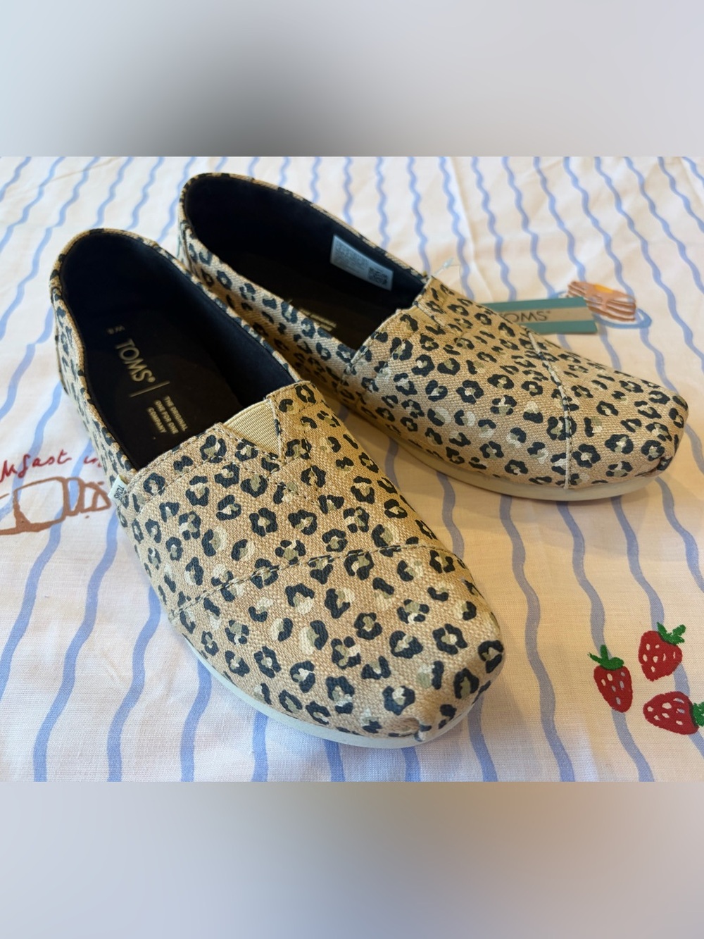 TOMS Leopard Slip-On Shoes 🐆